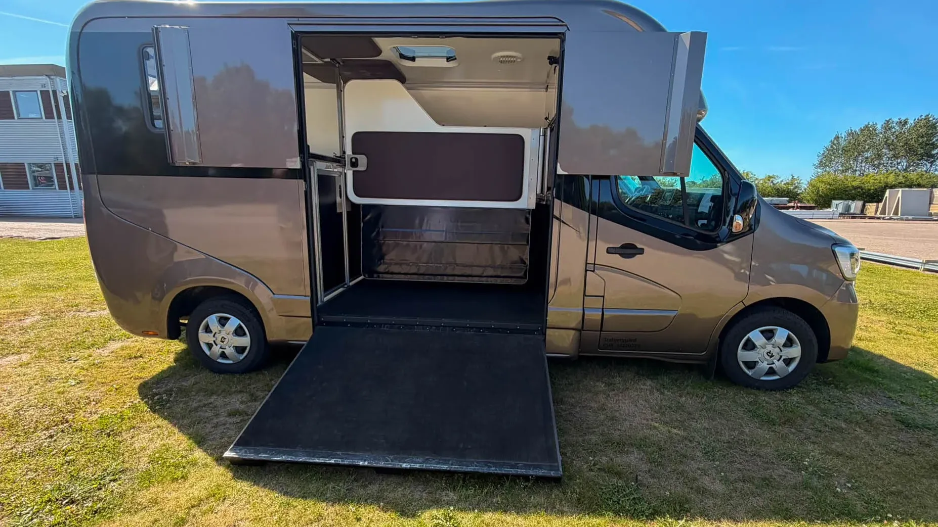 FS Horseboxes transportløsning